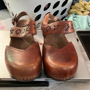 Dansko sandals size 37